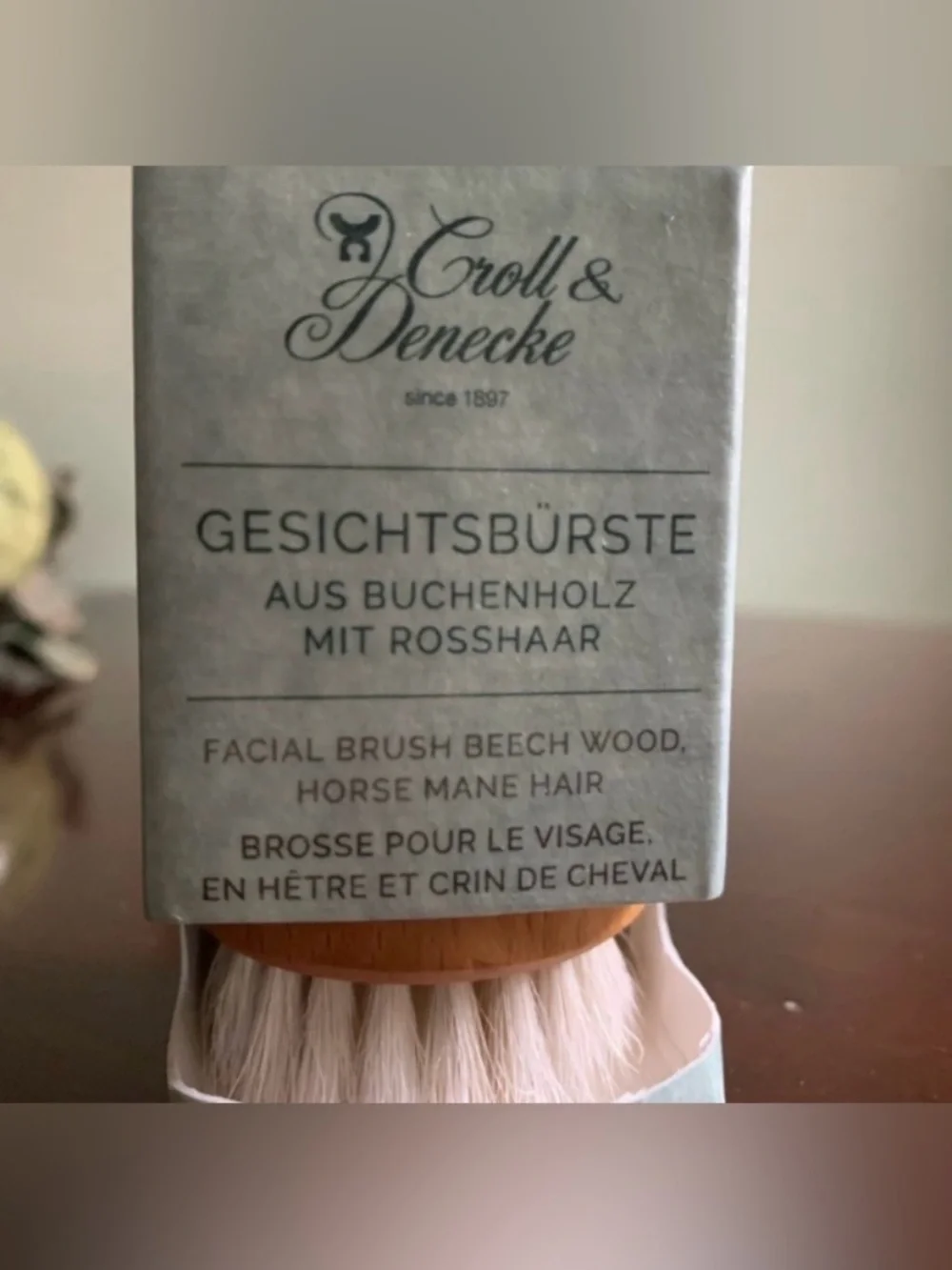 Wood Handle Face Peeling Cleansing Brush with 100% Natural Bristles